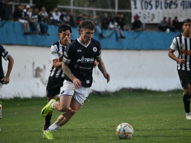 Racing va por la vuelta de Pablo Mujica